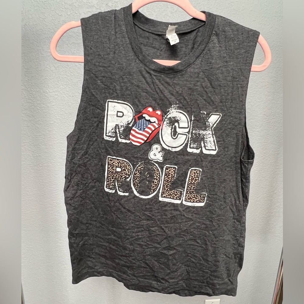 Graphic tee